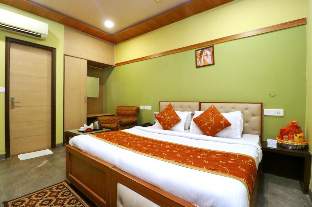 Hotel Seven- Center Of City Chandīgarh Eksteriør billede