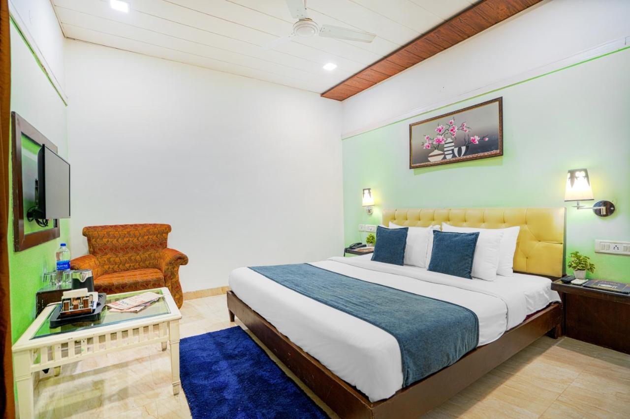 Hotel Seven- Center Of City Chandīgarh Eksteriør billede