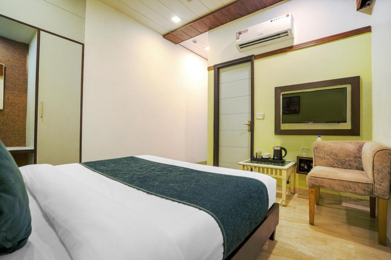 Hotel Seven- Center Of City Chandīgarh Eksteriør billede