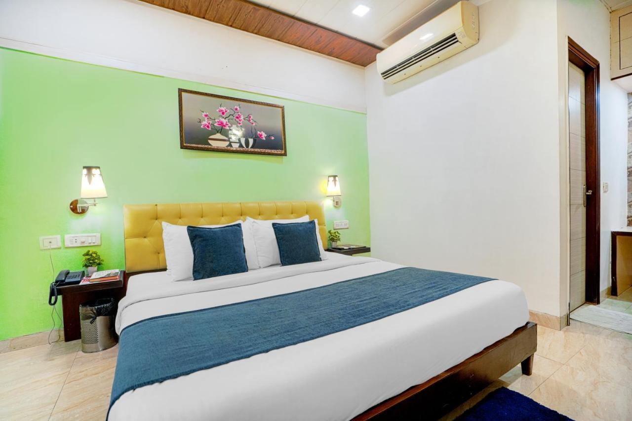 Hotel Seven- Center Of City Chandīgarh Eksteriør billede