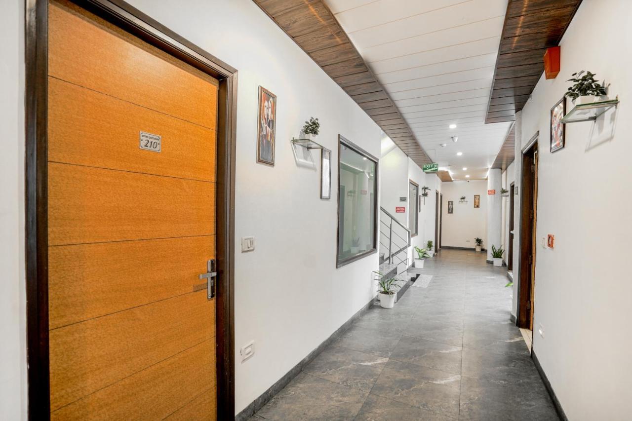 Hotel Seven- Center Of City Chandīgarh Eksteriør billede